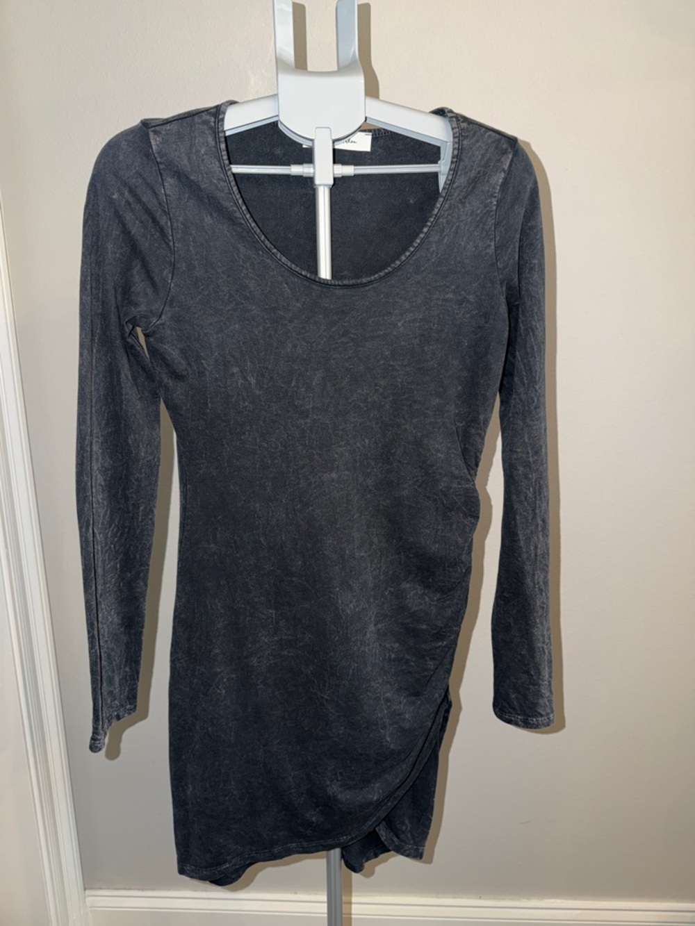 ❤️ you bunches Washed Black Long-Sleeve Scoop Dress